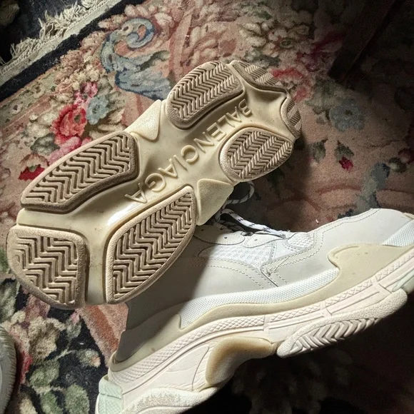 Balenciaga Triple S White Sneakers - Iconic Chunky Style - 43 - Picture 4 of 8